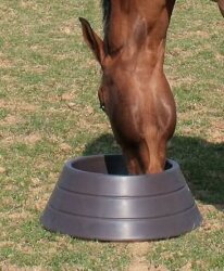 Round feeder for pasture - green