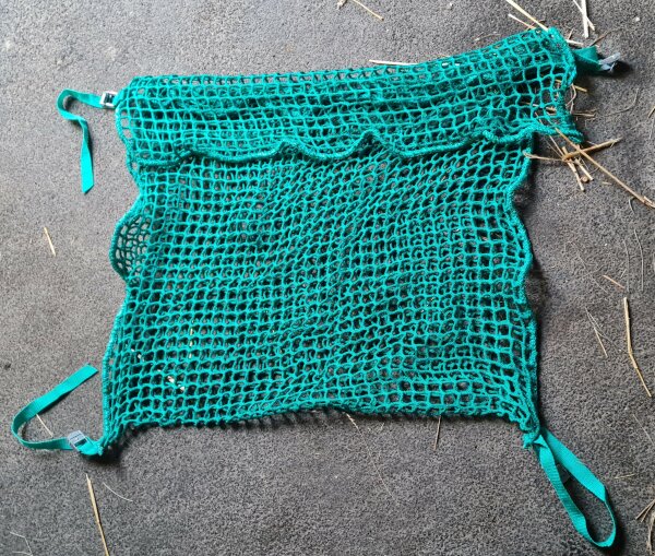 Pocket net with cover L 0.85 m x H 0.80 m 30mm MW Green incl. fastening straps