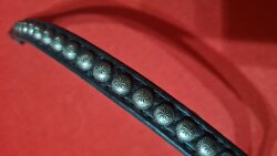 Headband with antique rivets - black - L 39 cm